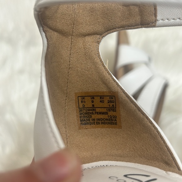 NWT Clarks Collection Ultimate Comfort Kyarra Joy White Leather Wedge Sandals - Picture 9 of 11